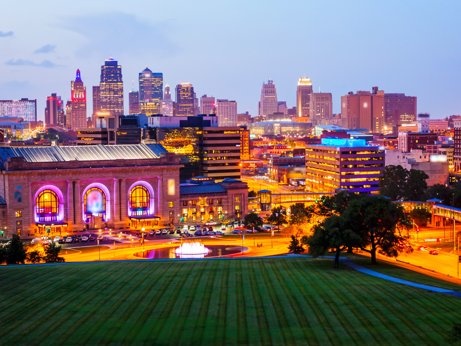 A view of Kansas City at night from the World War I Museum is a breathtaking way to experience the Kansas City ARVC show.